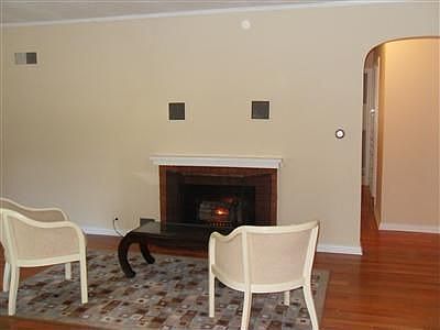 3rd image of 710 B Ave E