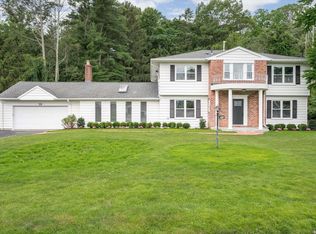 20 Chestnut Dr, Roslyn, NY 11576