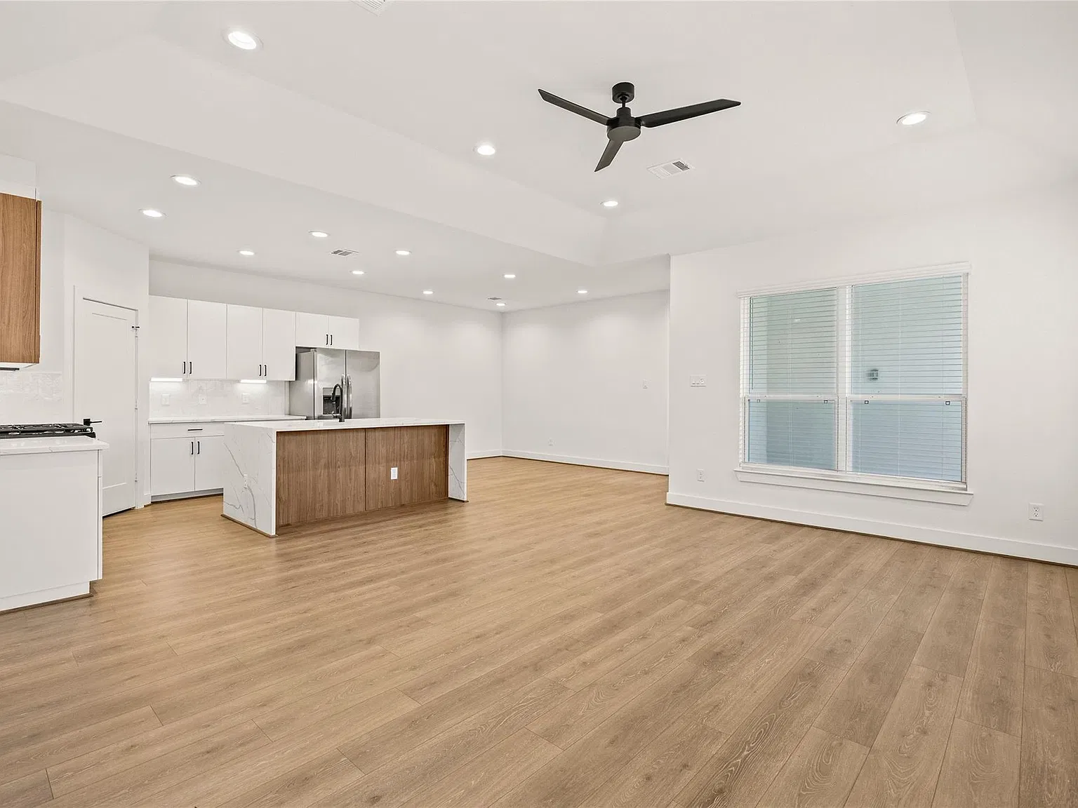 4 bed, 2.5 bath, 2162 sqft, $2,675 — Photo 4