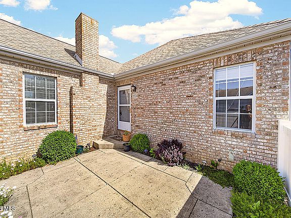 5th image of 2224 Fox Run Cir #6-24
