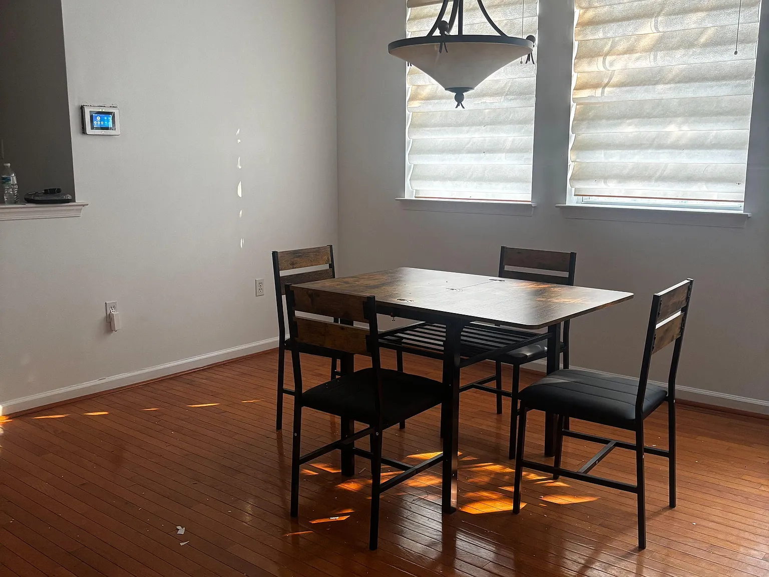 4 bed, 4.0 bath, 4000 sqft, $2,049 — Photo 3