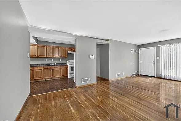 3 bed, 960 sqft, $1,150 — Photo 4