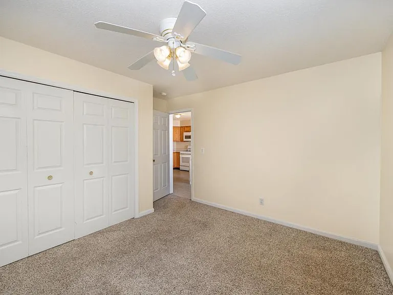 34 Johns Dr — Photo 11