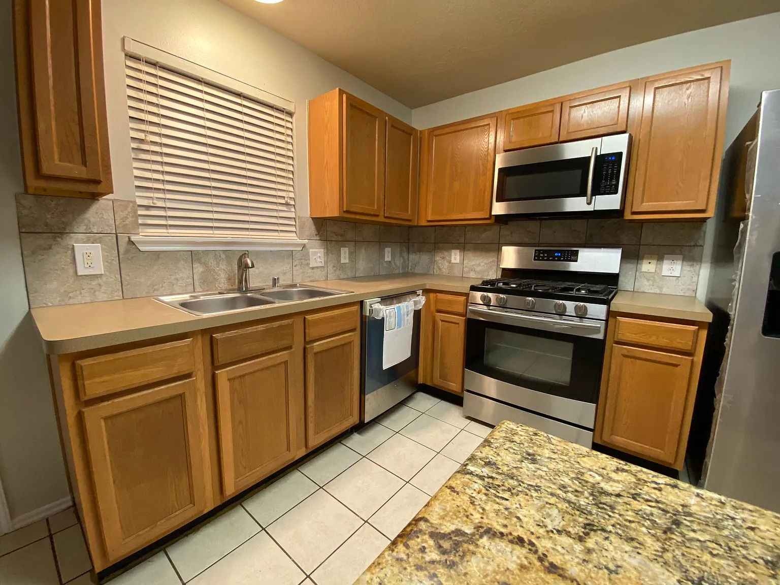 3 bed, 1263 sqft, $1,650 — Photo 3