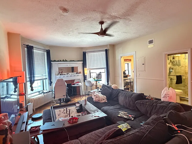 914 Beacon St #3 — Photo 12
