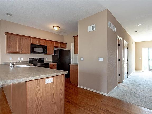 5th image of 9403 N Amoret Ave