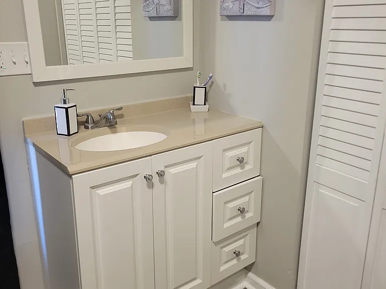 120 Allen St #2 — Photo 7