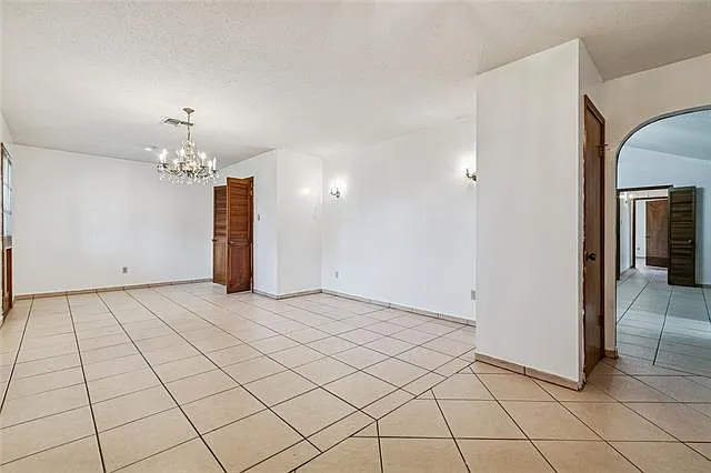 3 bed, 2.0 bath, 1822 sqft, $2,200 — Photo 4