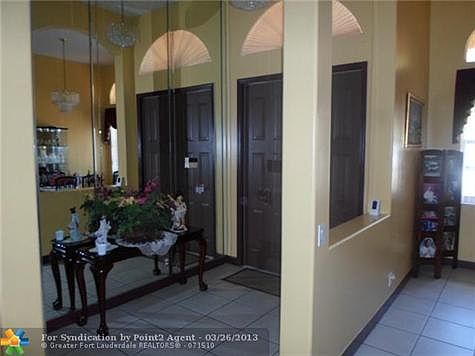 4th image of 16400 NW 13th St