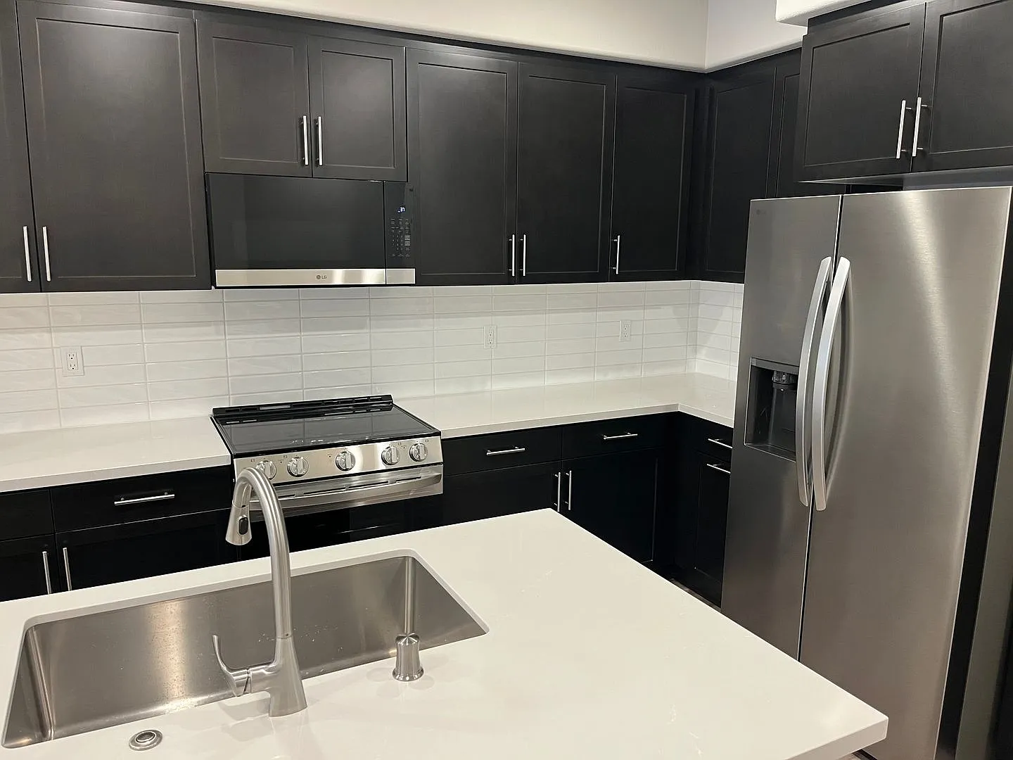 Stunning 3-Story 2026 Construction | 3 Beds, 3 Baths | 2-Car Garage | Fully Equipped Kitchen — Photo 2