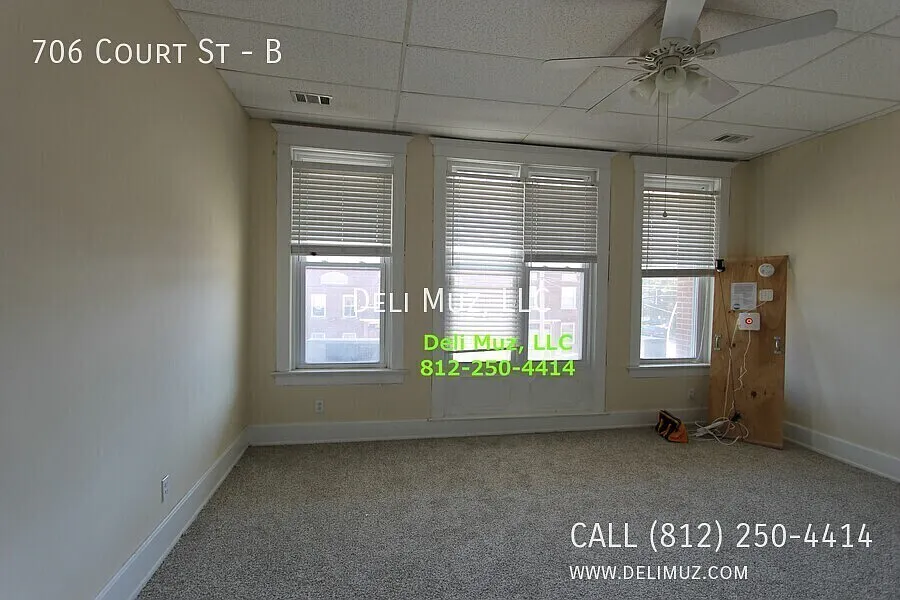 Super Nice 3 bd, 1.5 bath Downtown one block east of the YMCA and the METS station — Photo 4