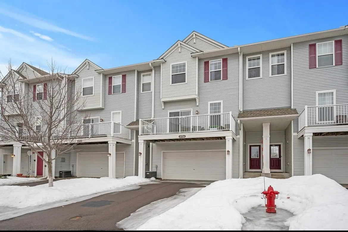 2 bed, 1.5 bath, 1573 sqft, $2,200 — Photo 1