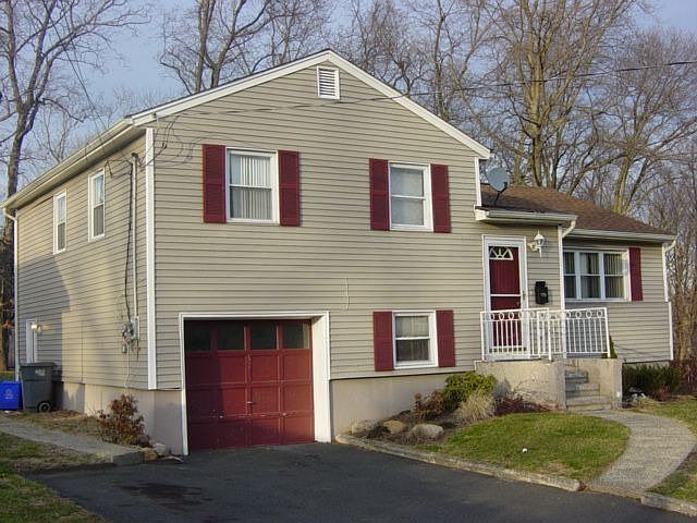 2nd image of 3 Sherman St