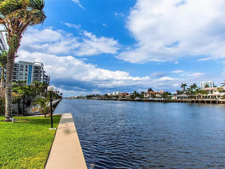6339 Bay Club Dr #2 — Photo 46