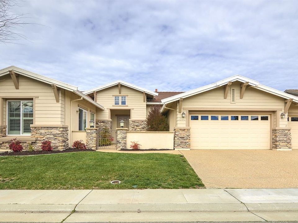 1st image of 2540 Blue Heron Loop