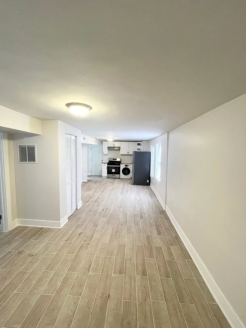 2 bed, 875 sqft, $1,550 — Photo 2