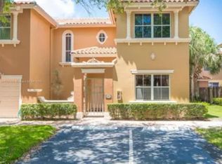 Villa Vizcaya Condo, Miami Lakes, FL 33016