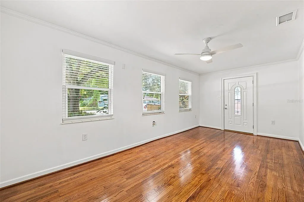 2 bed, 2.0 bath, 1124 sqft, $2,000 — Photo 3