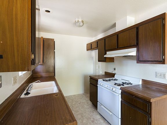 4th image of 20311 Keswick St #1