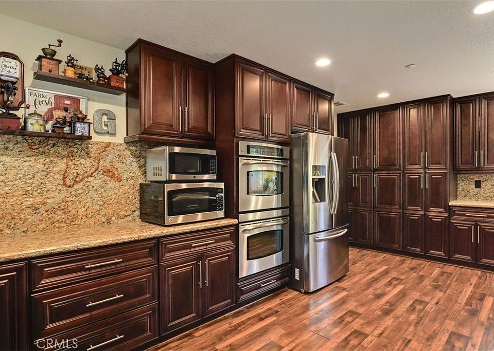 1st image of 825 Woodlawn Ave