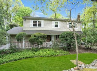 3 Knox Pl, Dix Hills, NY 11746
