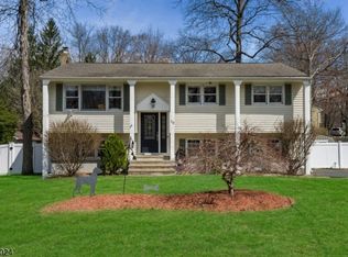 29 River Rd, Stanhope, NJ 07874