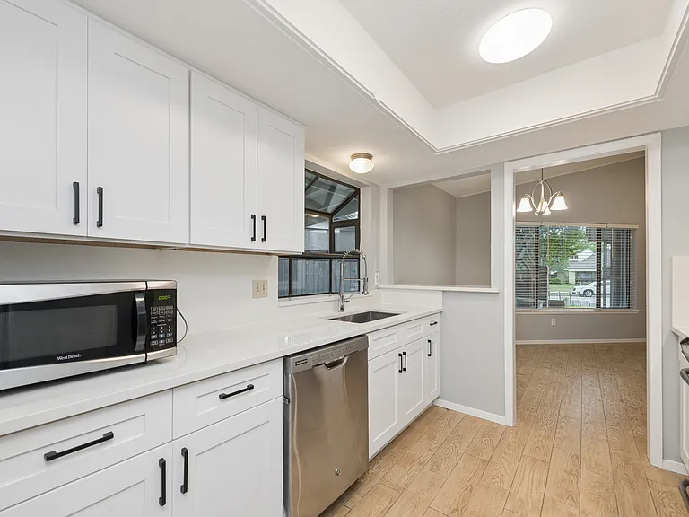 513 Hunters Glen St — Photo 10