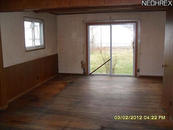 5th image of 228 E 284th St