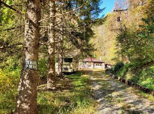 4047 Packs Branch Rd, Mount Hope, WV 25880