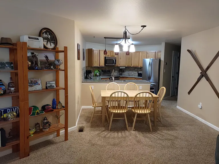 1505 Point Dr — Photo 3