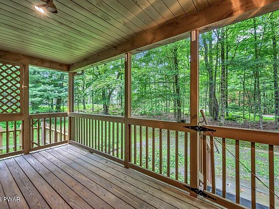 5th image of 28 Hemlock Ln