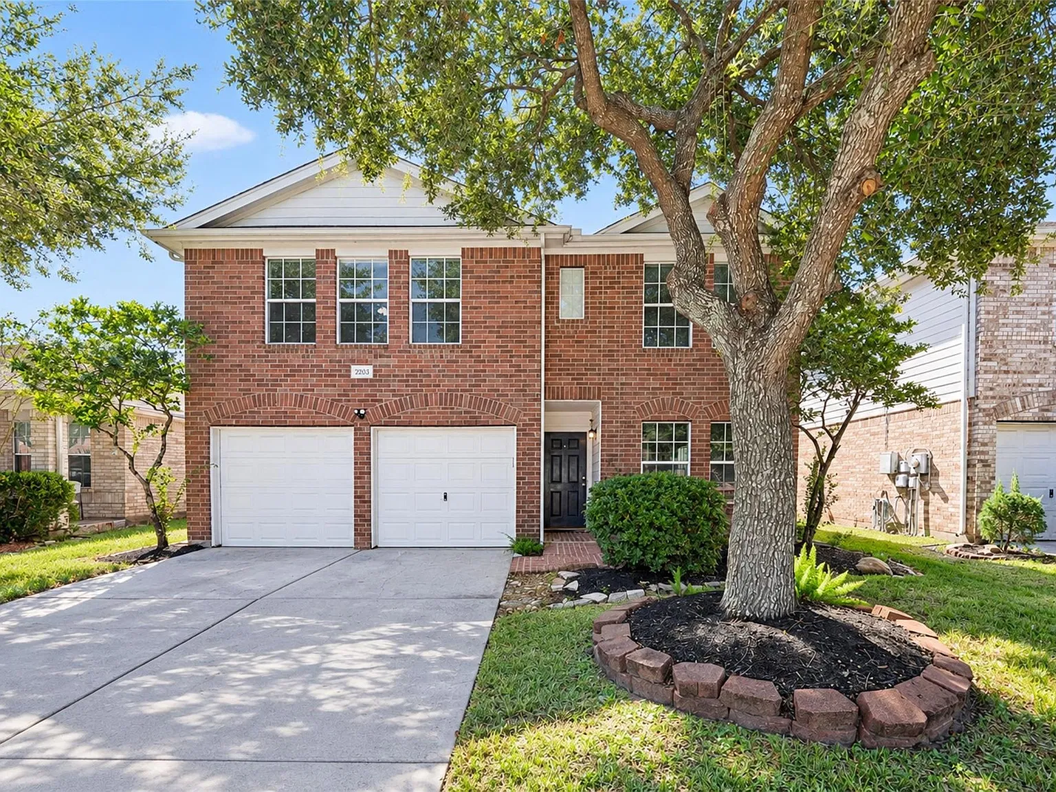 4 bed, 2.5 bath, 2565 sqft, $2,300 — Photo 1