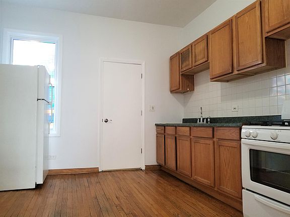 2nd image of 4759 N Lincoln Ave #3