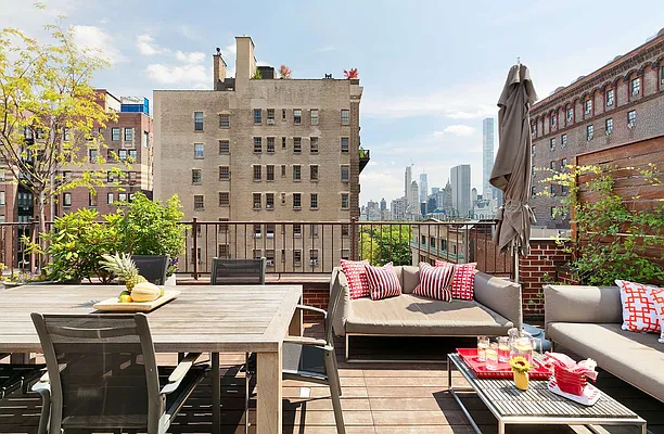 Sold by Compass | media 10