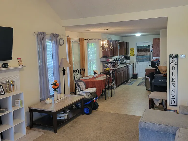 833 Elizabeth St — Photo 9