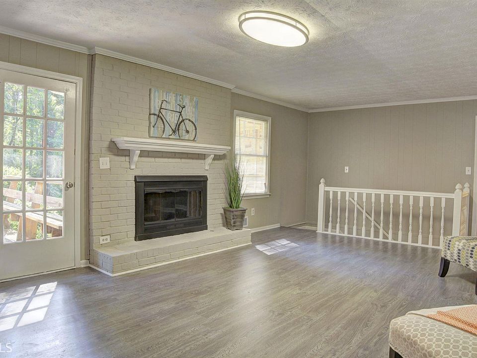 2nd image of 2392 Rockwood Way