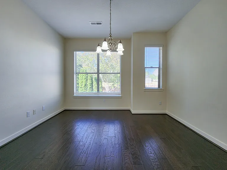 12838 NW Clement Ln — Photo 17
