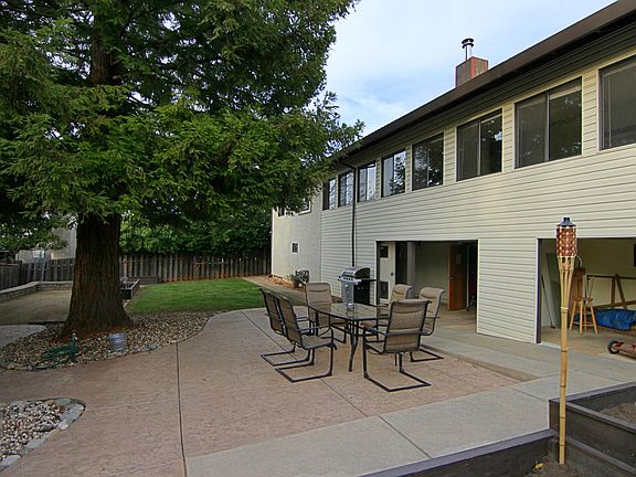 2nd image of 2095 Bandos Ln