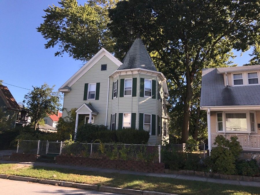 2nd image of 224 Massachusetts Ave