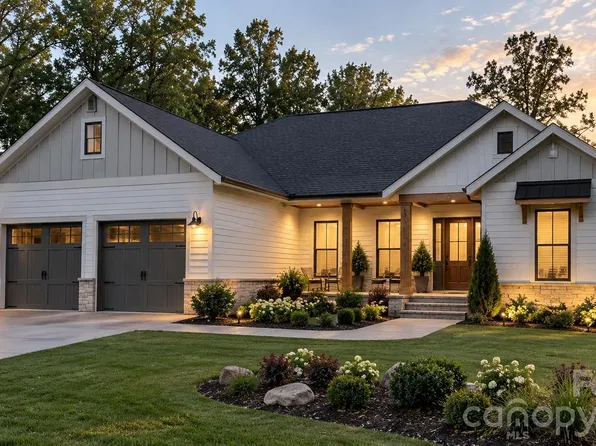 2210 Steeple Chase Ct, Morganton, NC 28655