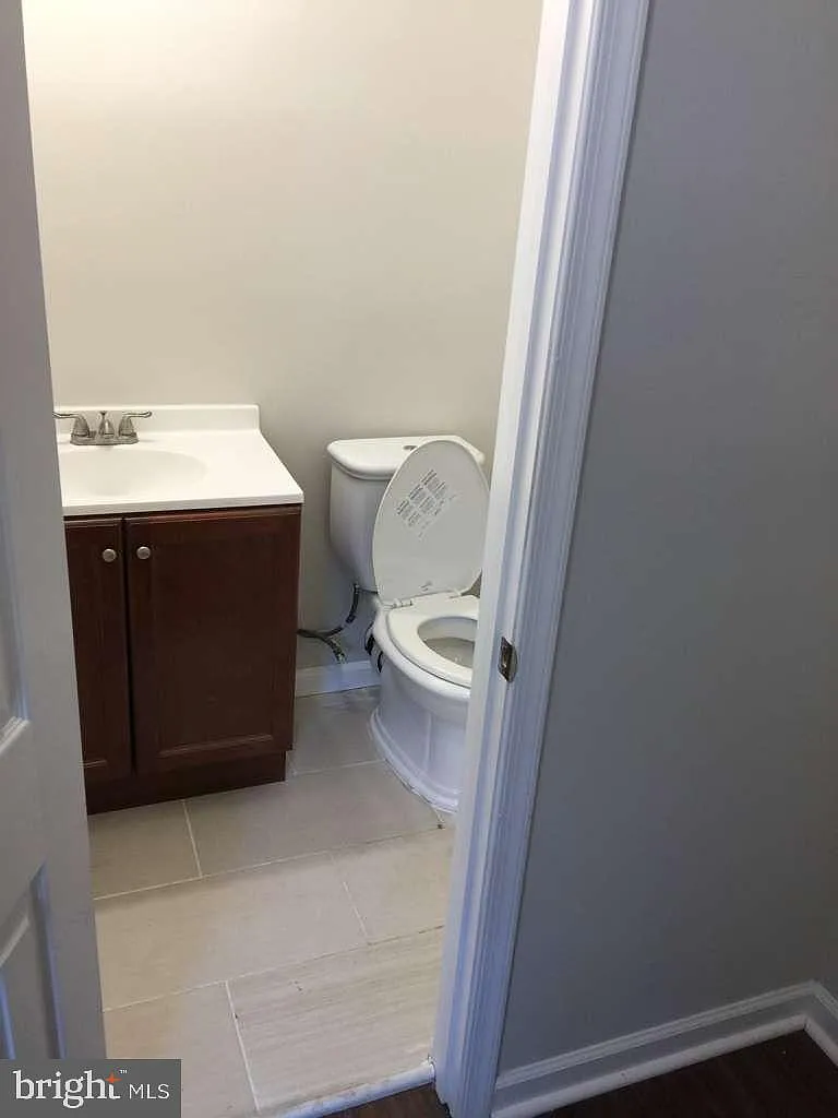 5 bed, 2.0 bath, 1200 sqft, $7,000 — Photo 4