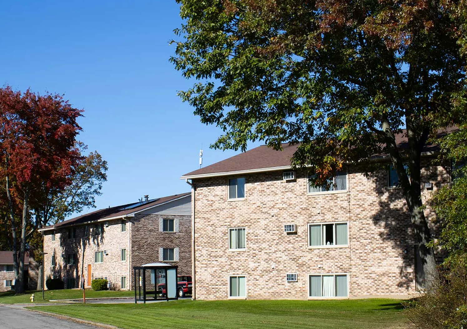 Oak Hill Apartments — Photo 3