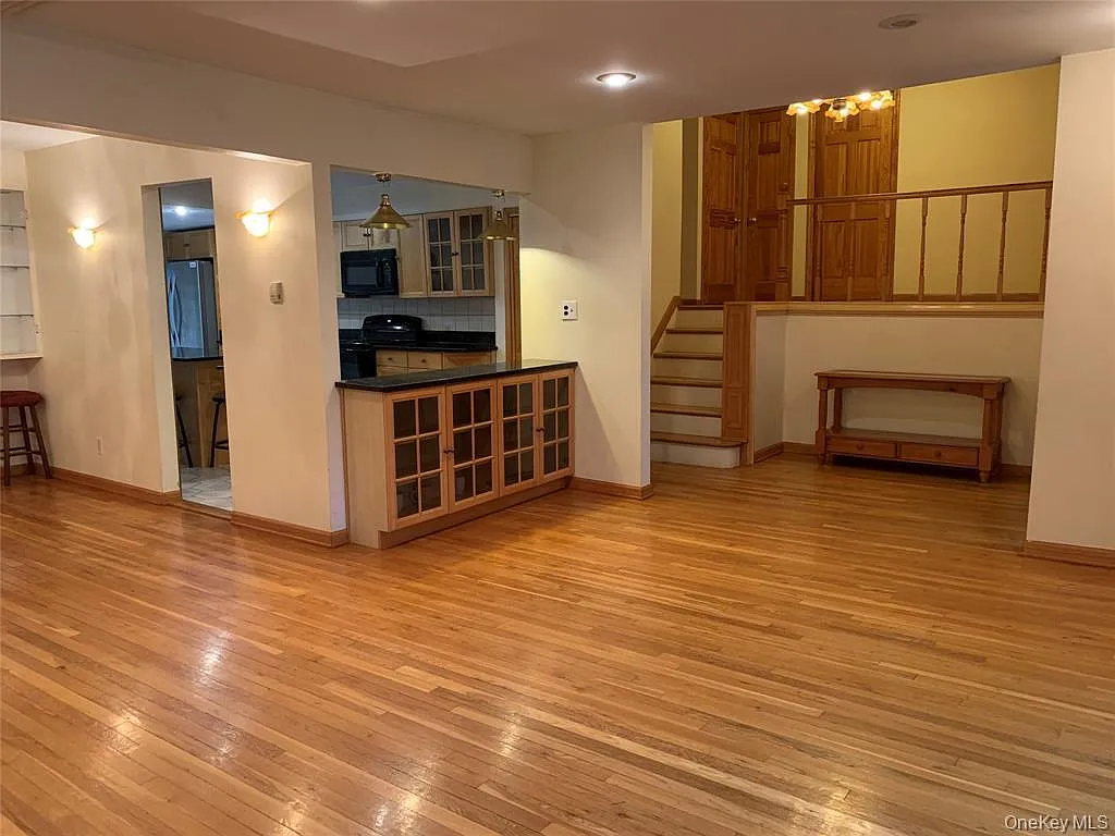 3 bed, 3.0 bath, 1783 sqft, $5,100 — Photo 4