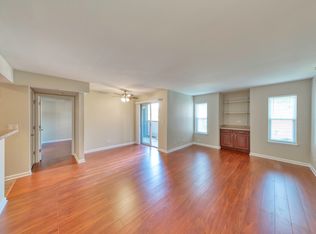 2400 S Goebbert Rd #1047, Arlington Heights, IL 60005