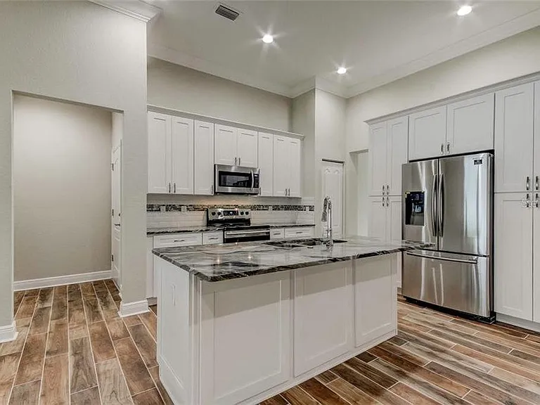 2309 W Saint John St — Photo 12