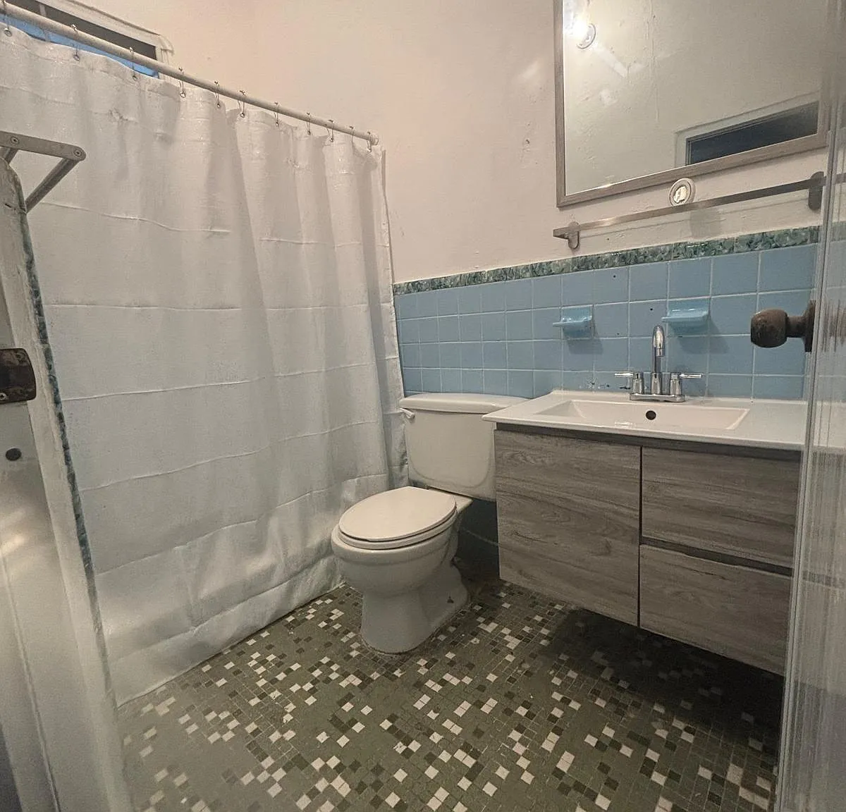 2 bed, 1.0 bath, 800 sqft, $750 — Photo 2