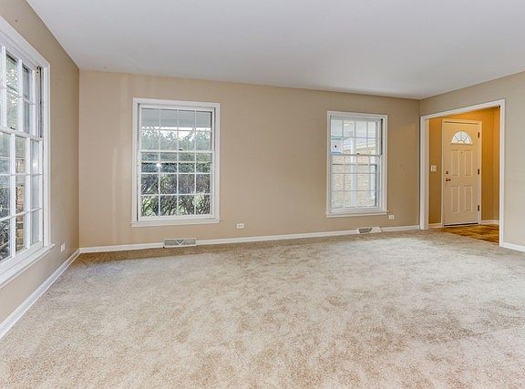 4th image of 633 Pinecroft Dr