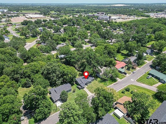2nd image of 305 Park Cir