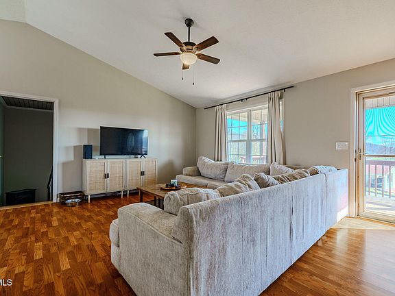 5th image of 137 Sunrise Meadow Ct