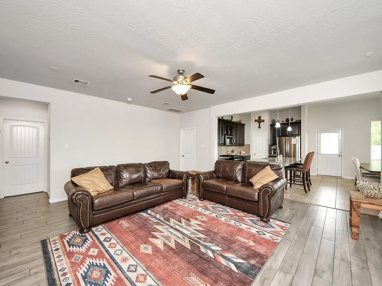 4 bed, 2.5 bath, 2497 sqft, $2,600 — Photo 4